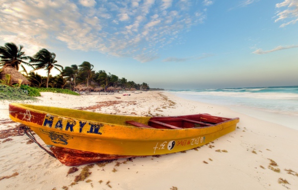 Лодка Мария на пляже