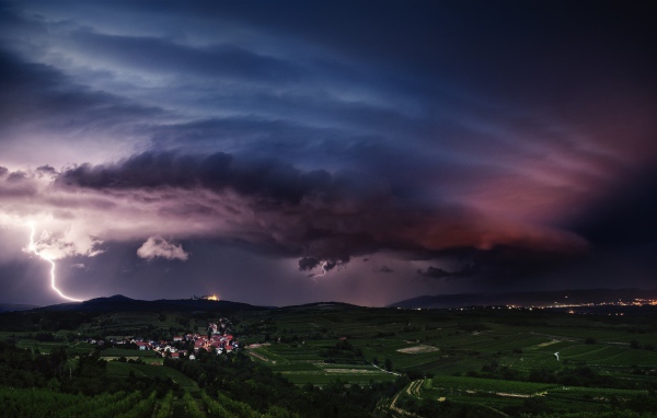 Фиолетовое облако супер шторма