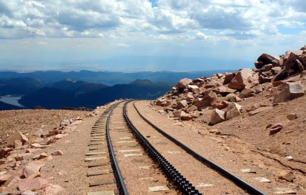 Железнодорожный путь в горах