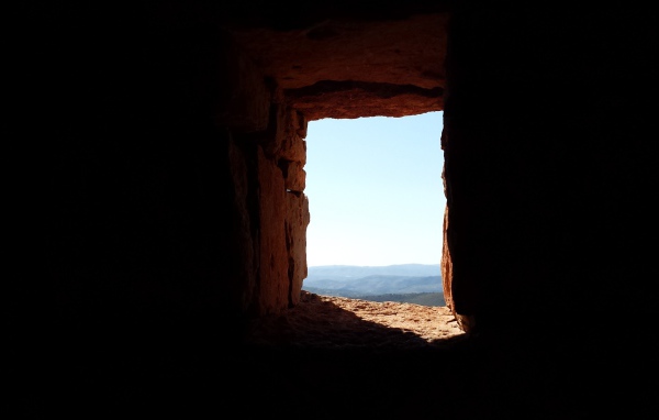 Квадратный выход из пещеры