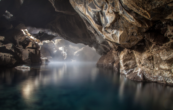 Туманное озеро в пещере