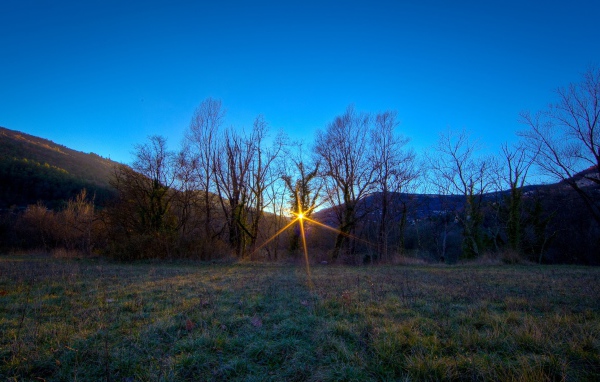 Последний луч солнца на закате