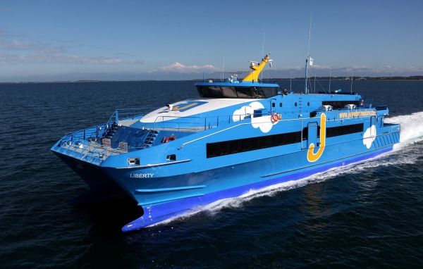 Голубая яхта Либерти