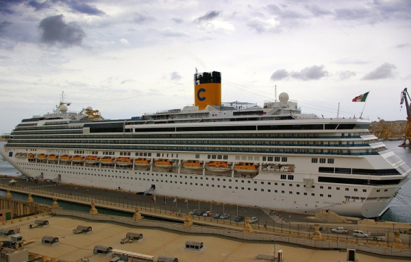 Итальянский корабль Коста Пасифика