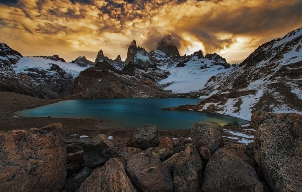 Оранжевые облака в горах Аргентины