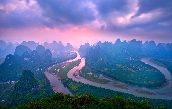Изгибы реки в горах Китая