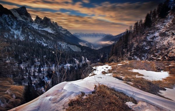 Зимняя горная долина в Италии