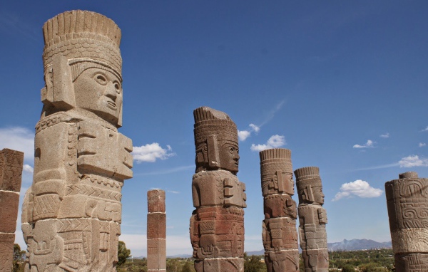 Индейские статуи в Мексике