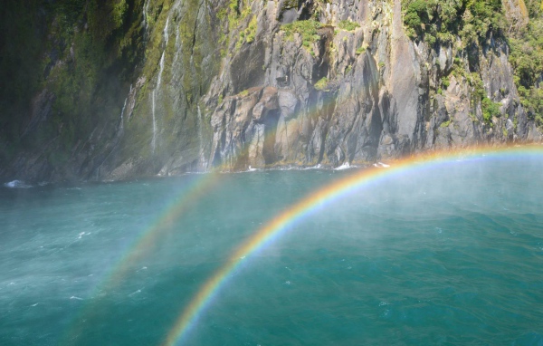 Радуга в Милфорд-Саунд, Новая Зеландия