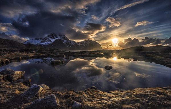 Озеро в горах Норвегии