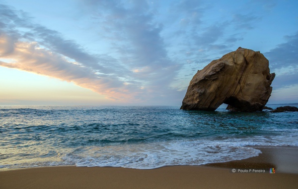 Камень у побережья, Португалия