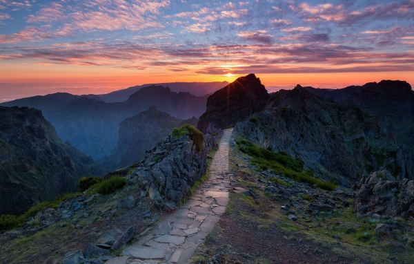 Закат в горах, Португалия