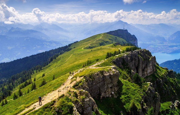 Пешие прогулки в горах Швейцарии
