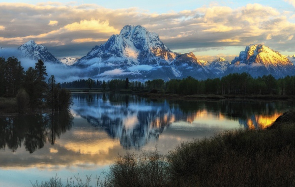 Красочный пейзаж в национальном парке Гранд Титон