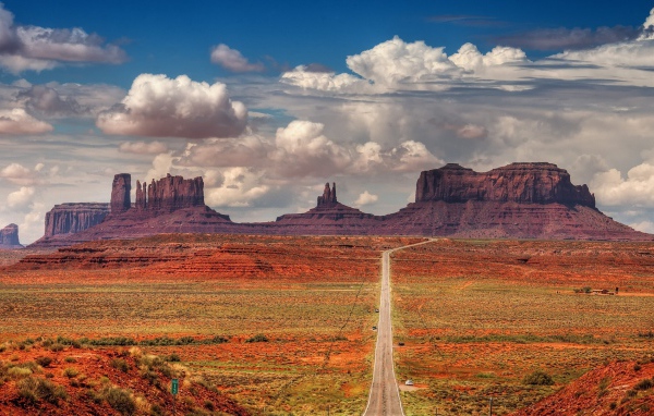 Шоссе в Долине монументов