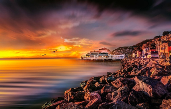 Скалистый берег на закате, Калифорния