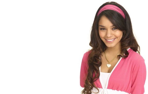 Улыбающаяся девушка Ванесса Хадженс