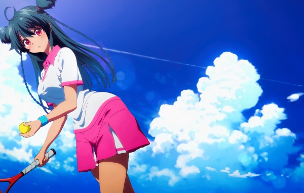 Девушка аниме Руру с ракеткой на фоне неба 