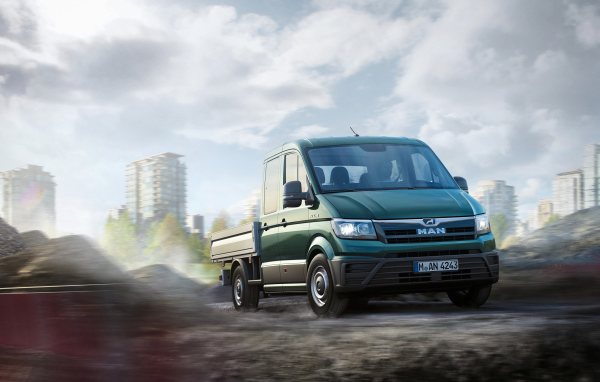 Зеленый пикап MAN TGE 3.140 Crew Cab, 2017 