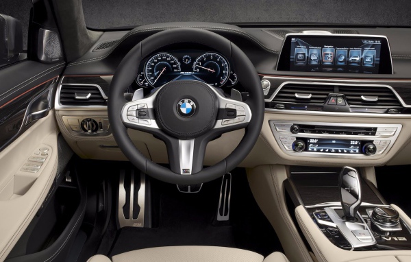 Кожаный салон BMW M760Li xDrive 2017