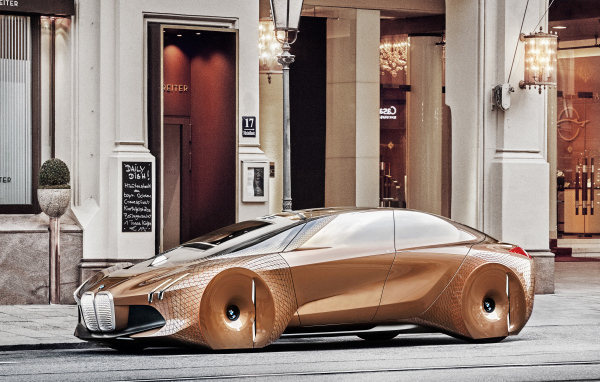 Коричневый стильный автомобиль BMW Concept Vision Next 100