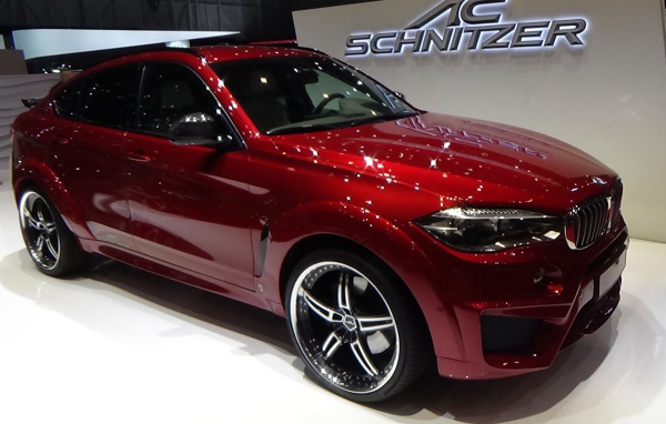 Презентация красного BMW X6 M50d xDrive 2017 