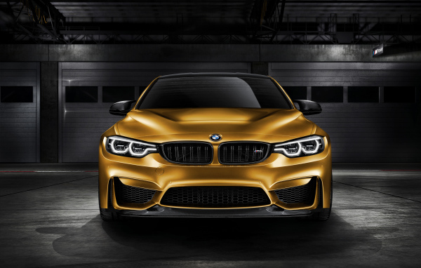 Автомобиль  BMW M4 GTS, 2018 вид спереди
