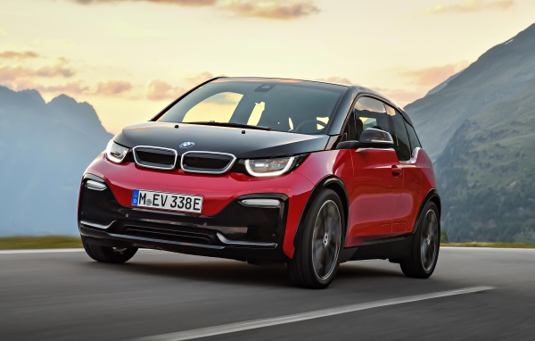 Миниатюрный электромобиль BMW i3s, 2018 года