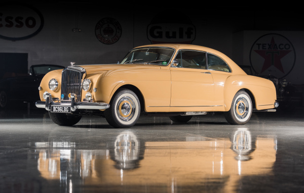 Ретро автомобиль Bentley S1 Continental Sports Saloon by Mulliner LHD 