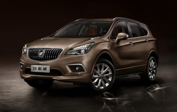 Коричневый стильный автомобиль Buick Envision