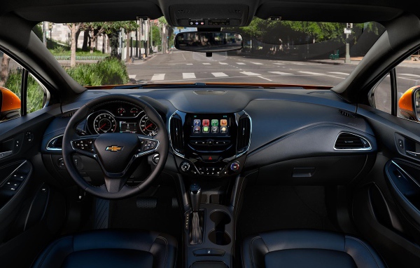 Черный кожаный салон Chevrolet Cruze 2017 хэтчбек