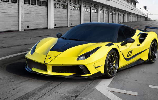 Мощный автомобиль Ferrari 488 GTB Siracusa желтого цвета
