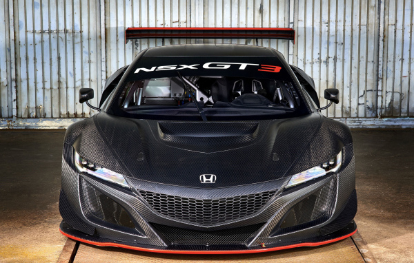 Автомобиль Honda NSX GT3, 2017 вид спереди