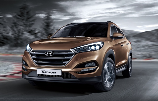 Автомобиль Hyundai Tucson коричневого цвета 