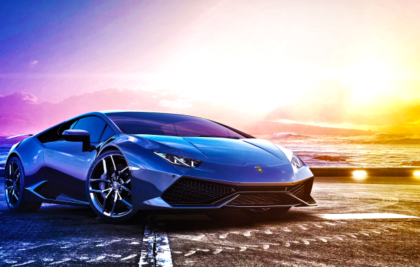 Синий спортивный автомобиль Lamborghini Huracan LP 610-4 на фоне океана 