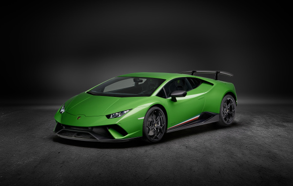 Стильный автомобиль  Lamborghini Huracan Performante 