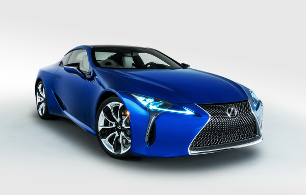 Спортивный синий автомобиль  Lexus LC 500, 2018