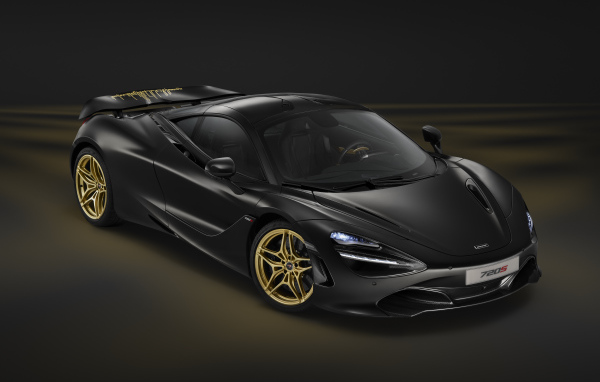 Черный спортивный автомобиль McLaren MSO 720S Coupe