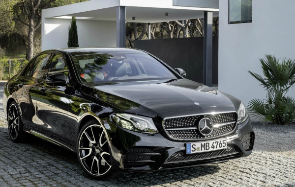 Черный Mercedes E43 AMG 4MATIC 2017 года 