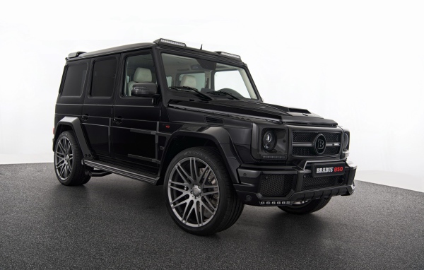 Черный автомобиль Mercedes-Benz G-класс W463 на белом фоне