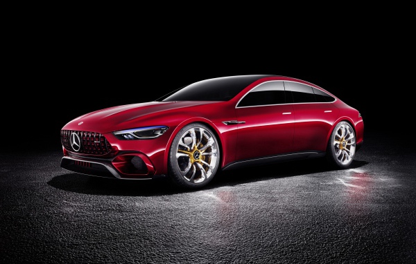 Автомобиль  Mercedes-AMG GT на черном фоне 