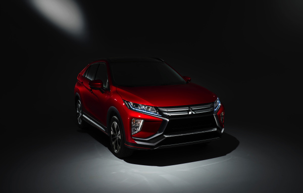 Красный автомобиль  Mitsubishi Eclipse Cross, 2018 