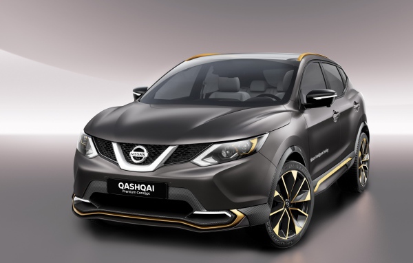 Серебристый кроссовер Nissan Qashqai, 2017 на сером фоне