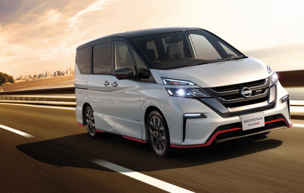 Белый минивэн Nissan Serena Nismo, 2018