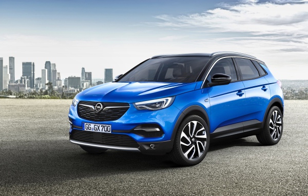 Синий автомобиль кроссовер Opel Grandland Х, 2017 