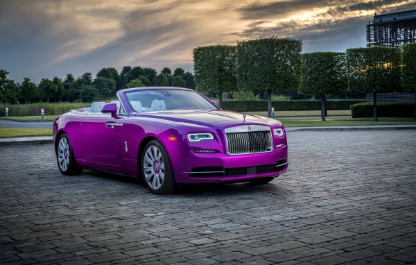 Автомобиль кабриолет Rolls Royce Dawn in Fuxia, 2018