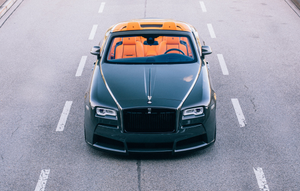 Зеленый автомобиль кабриолет Rolls Royce Dawn, 2018