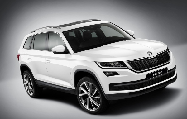 Белый автомобиль Skoda Kodiaq 2017 