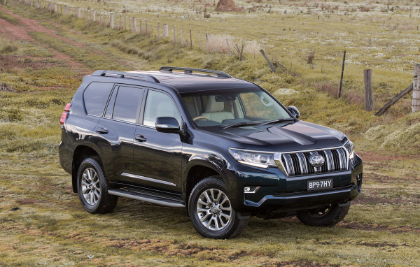Черный внедорожник Toyota  Land Cruiser Prado, 2017