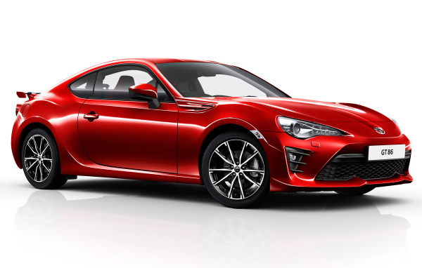 Красная Toyota GT86  2017 года на белом фоне 